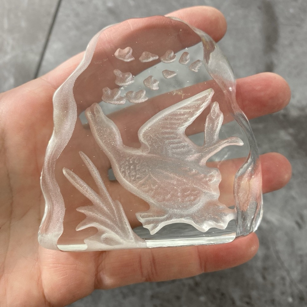 Vintage 1988 Artmark Crystal Glass Mallard Duck Paperweight Frosted‎ Intaglio
